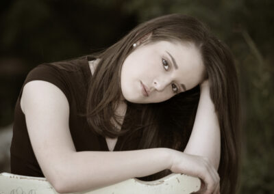 Senior girl posing with head tilted resting on hand