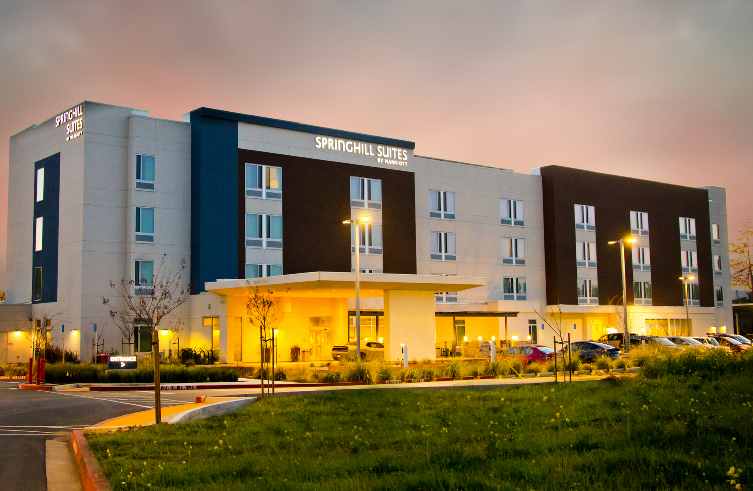 Springfield Suites Sacramento Exterior dusk